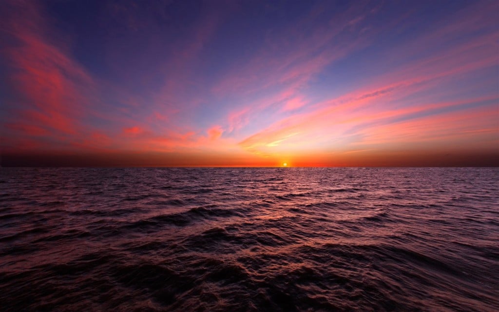 The-horizon-of-the-sea-beautiful-sunset-sky_1440x900