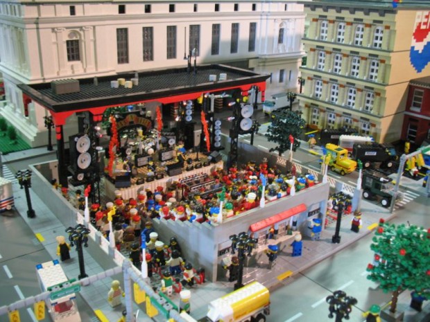 guns-and-roses-lego-stage-2