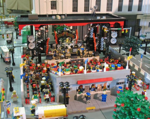 guns-and-roses-lego-stage-3